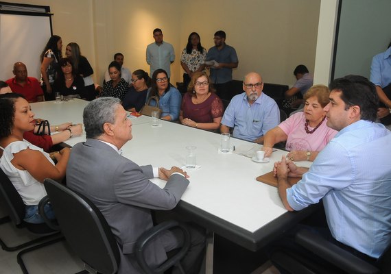 Prefeito autoriza obras em 11 quadras de esportes de Maceió