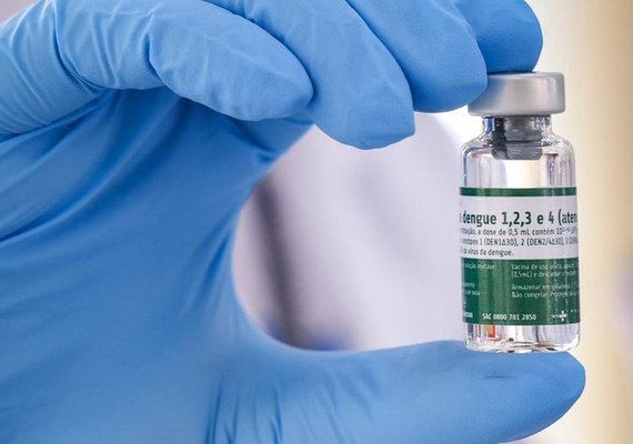 Vacinação contra a Dengue é iniciada para profissionais de saúde