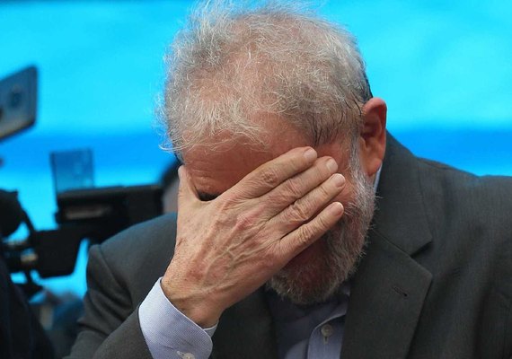 Juiz retira assessores, motoristas e benefícios de Lula