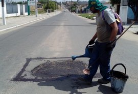 Prefeitura continua com operação tapa-buracos