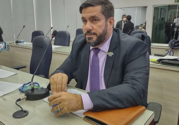 Vereador diz que desistiu de comprar em loja por ter aviso de 'equipe 100% vacinada'