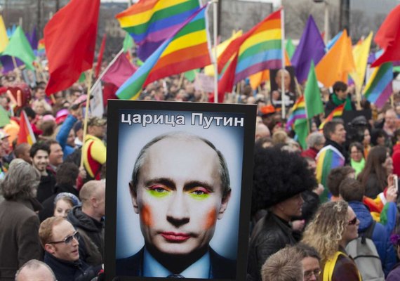 Grupo paramilitar impedirá carícias entre gays durante Copa