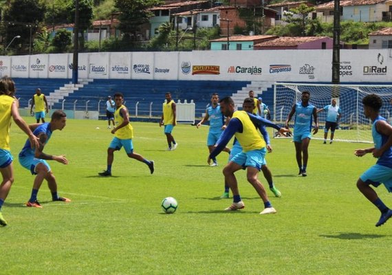 Didira sente a coxa e está fora do jogo contra o São Paulo