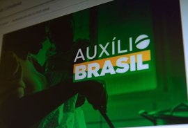 Presidente sanciona MP que torna Auxílio Brasil de R$ 400 permanente