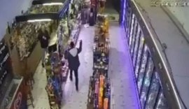 Revoltado com preço da cerveja, homem ataca comerciante com faca em SC