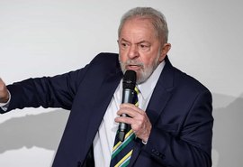 Lula faz criticas a Bolsonaro e fala sobre a estratégia eleitoral de Ciro Gomes