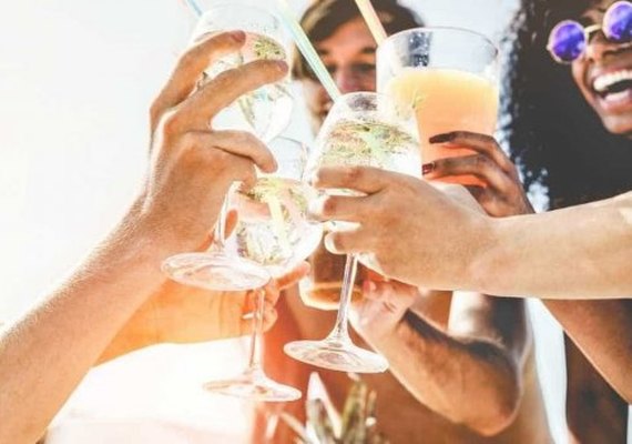 Bebida falsificada na folia pode cegar