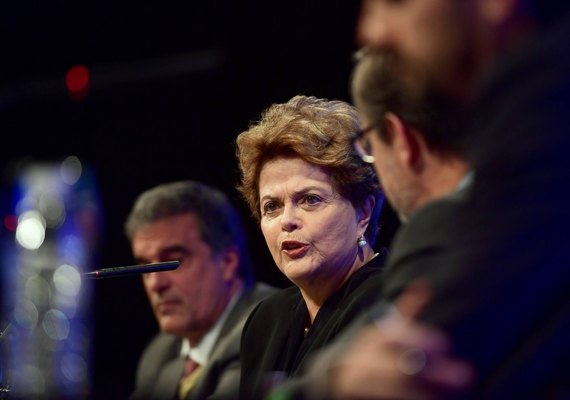 Lula estará nas eleições preso ou solto,  diz Dilma nos EUA