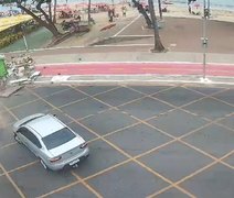 VÍDEO: Câmeras de segurança flagram momento em que caminhão de lixo tomba em Maceió