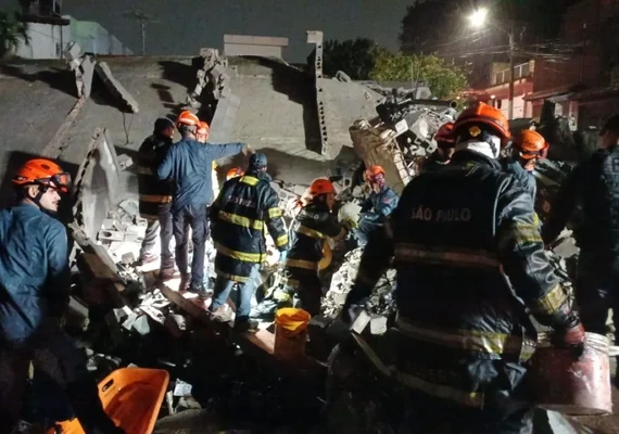 Desabamento de prédio sobre casa deixa duas mulheres mortas em SP