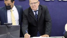 Vereador Raimundo Medeiros (PTC) toma posse no plenário da casa