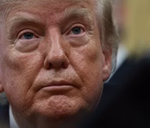 Trump reage a pergunta sobre bomba nuclear no Irã: “Que pergunta estúpida”