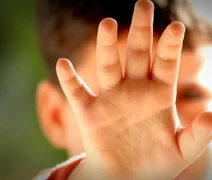 Pai é preso após espancar filho de 3 anos por urinar e defecar na roupa