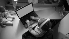 Começa a valer lei que define regras para crianças acessarem internet