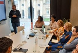 Estudo revela desigualdades na representação de gênero e raça em livros didáticos