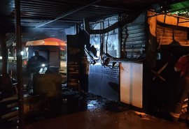 Incêndio destrói food truck localizado na Jatiúca, em Maceió