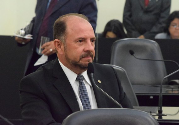 Deputado repercute entrevista de procurador e cobra esclarecimentos