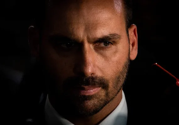 Eduardo Bolsonaro rebate irmãos Weintraub: “São uns filhos da p*”