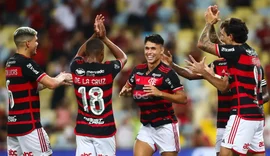 Flamengo derrota São Paulo e assume liderança do Brasileiro