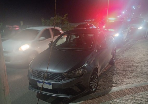 Homem é detido após dirigir embriagado e tentar fugir da polícia na Jatiúca