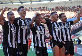 Botafogo vence o Flamengo por 3 a 2 e vira líder do Brasileirão
