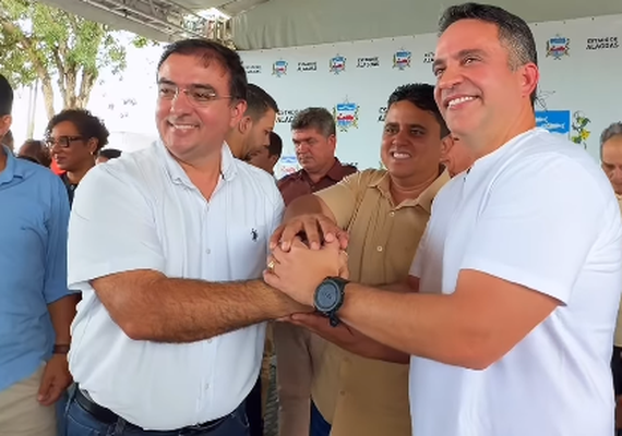 Paulo Dantas beneficia população de Junqueiro com entrega de pavimentação