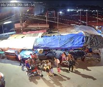 Câmeras flagram agressão contra mulher na Feirinha do Tabuleiro, em Maceió