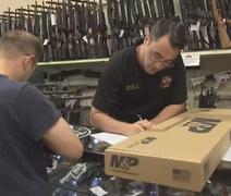 Trump flexibiliza regras para condenados voltarem a ter armas de fogo