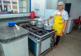 Governo Ronaldo Lopes moderniza cozinha de escolas e creches da Semed