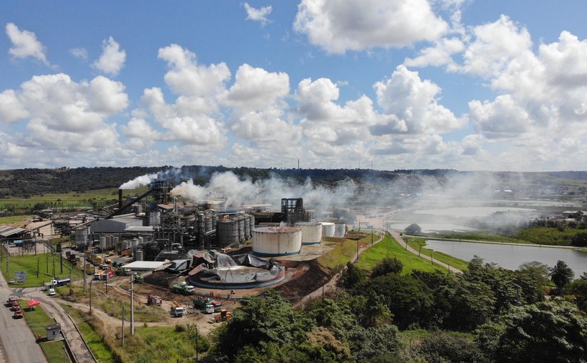 Incêndio na Usina Caeté é controlado após 5 horas e 30min de trabalho