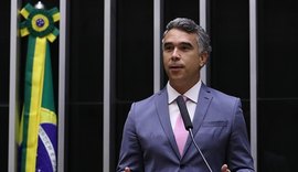 Câmara de Maceió concede comenda a deputado por atuação na educação