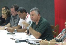 Servidores de Maceió decidem pela greve a partir do dia 21 de maio
