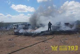 Incêndio atinge depósito de reciclagem em cidade de Alagoas