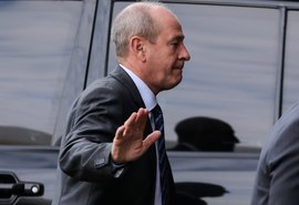 Ministro da Defesa deixa cargo horas depois de Ernesto Araújo