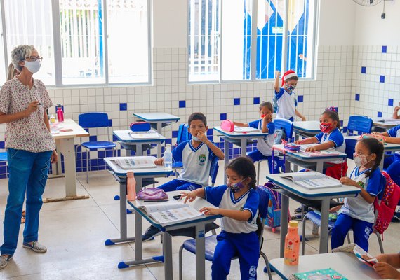 Maceió suspende aulas na rede municipal de ensino devido às chuvas