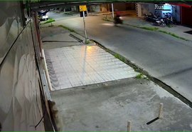 Vídeo mostra o momento em que motociclista morre após perder controle da moto em quebra-molas