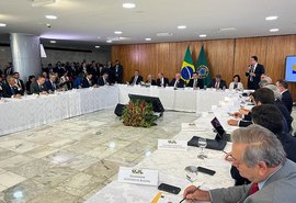 Vice-governador de AL discute segurança nas escolas com Lula em reunião
