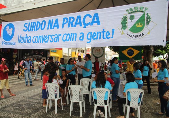 Prefeitura realiza projeto Surdo na Praça em alusão ao Setembro Azul