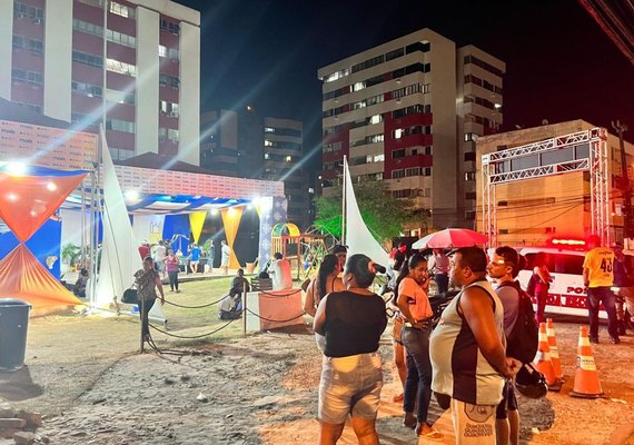 Grupo de trabalhadores da campanha de Rodrigo Cunha protesta por falta de pagamento