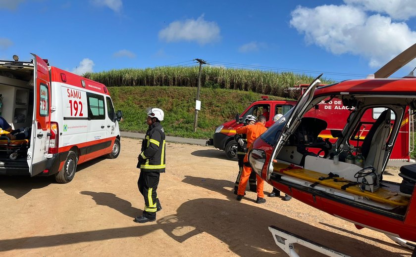 Acidente entre carro e caminhão deixa motorista preso às ferragens em  Atalaia, AL, Alagoas