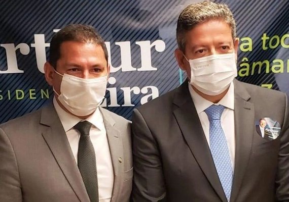 Vice da Câmara dos Deputados pede a Lira acesso aos processos de impeachment de Bolsonaro