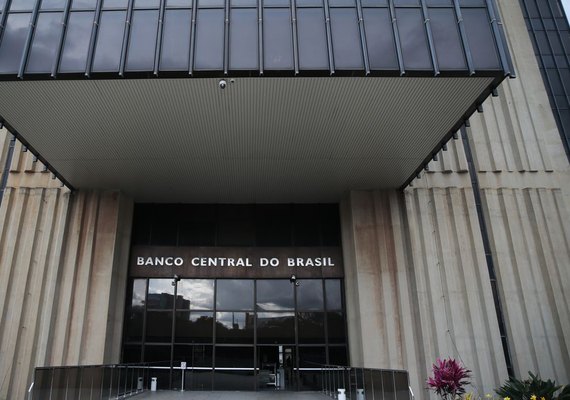 Mercado financeiro aumenta previsão de inflação para este ano