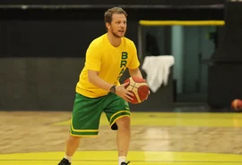 Gustavo De Conti deixa o comando da seleção masculina de basquete