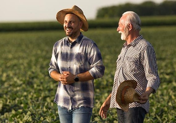 Cooperativas impulsionam agropecuária nacional em meio à retração do PIB