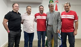 Governador anuncia quase R$ 6 milhões de aporte financeiro aos clubes de futebol de Alagoas