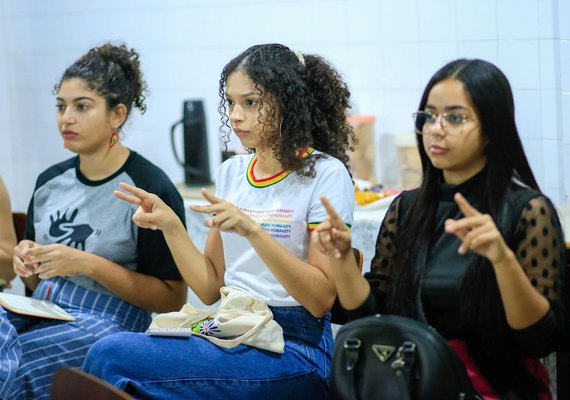 Secretaria de Educação oferece últimas vagas para curso gratuito de Libras