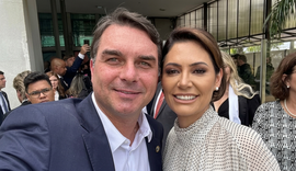 Flávio Bolsonaro chama briga com Michelle de 'página virada' e sinaliza vice mulher