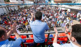 Caravana Pra Frente Alagoas comandada por Rui Palmeira e Arthur Albuquerque segue em ritmo acelerado e é recebida por milhares de pessoas, em Limoeiro de Anadia, neste domingo 28