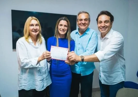 Esposa de ex-prefeito cassado por desvio de verbas públicas vai disputar eleições em Alagoas