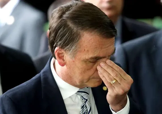 Em vídeo, presidente relata estar 'brocha' e diz que não é fácil 'apanhar 24 horas por dia'